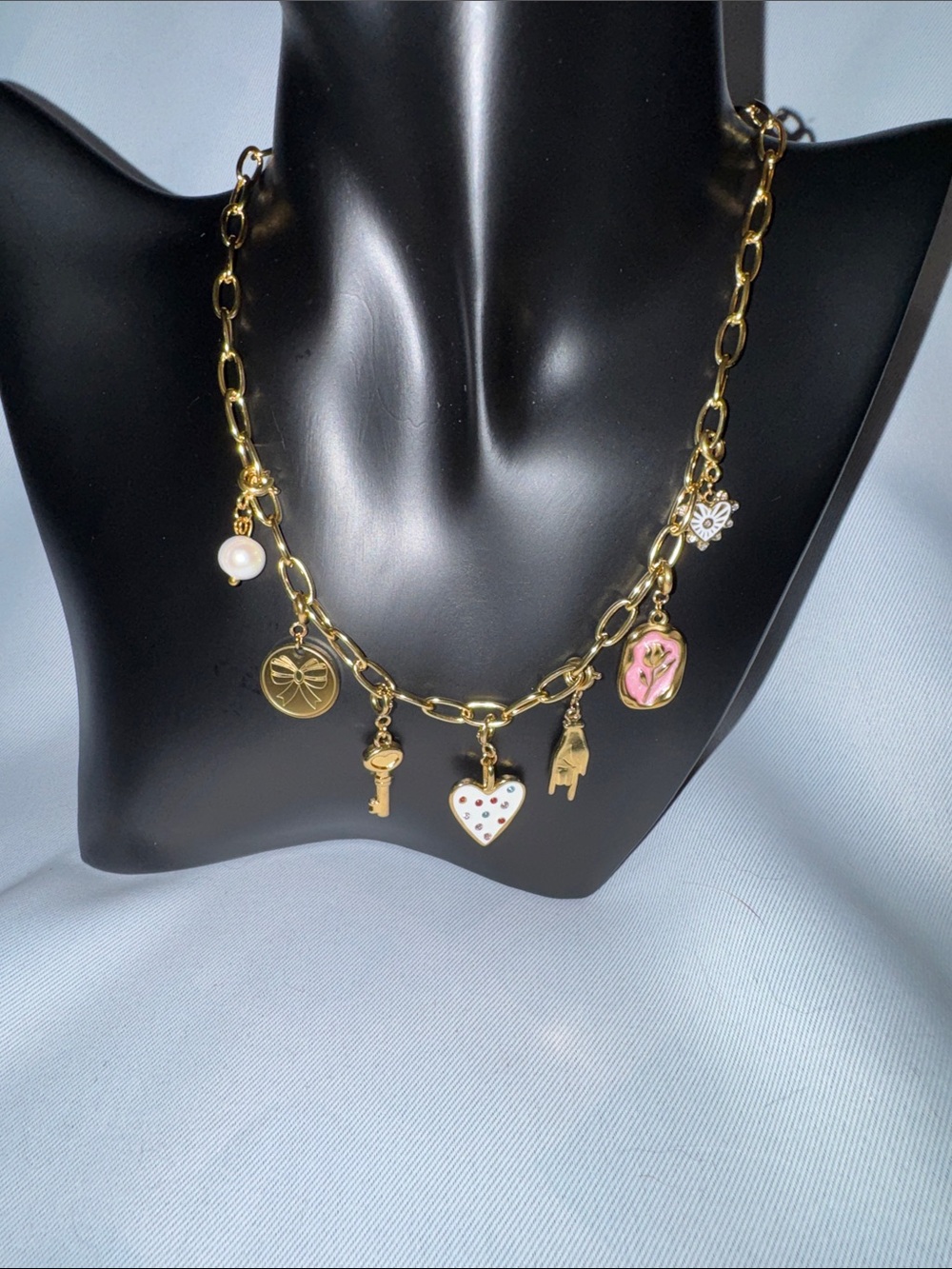 Finesse Gold Link Necklace with Remove-able Charms, Heart, Pearl, Key & Hand NEW